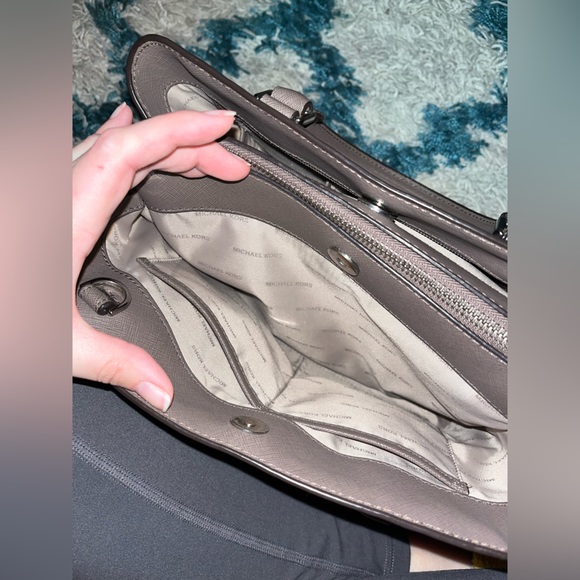 Michael Kors purse - Picture 6 of 9